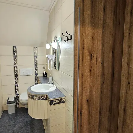 招待所 Palacyk Chojnow